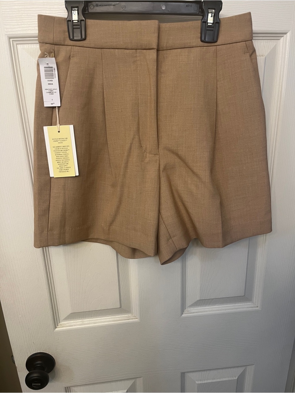 Aritzia Wilfred Tailored Women's High-Rise Trouser Shorts in Camel size 4. NWT